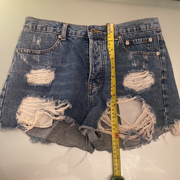 Brand new SIGNATURE 8 distressed denim cutoffs shorts Sz. L - Picture 11 of 11